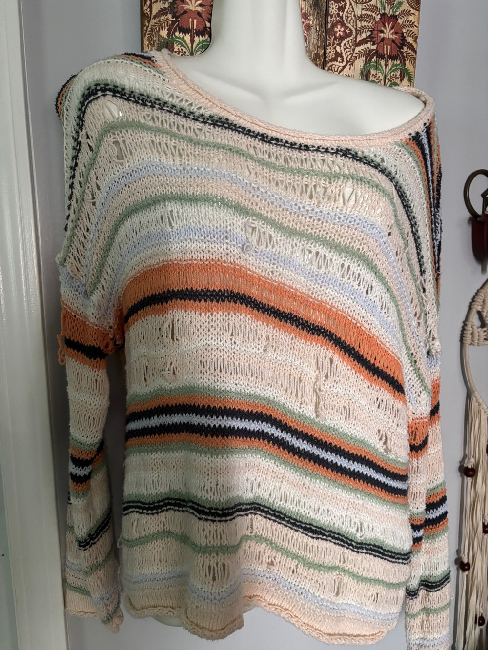 O’Neill NWOT BEACHY Oversized sweater!
Loose weave and intentional pulls